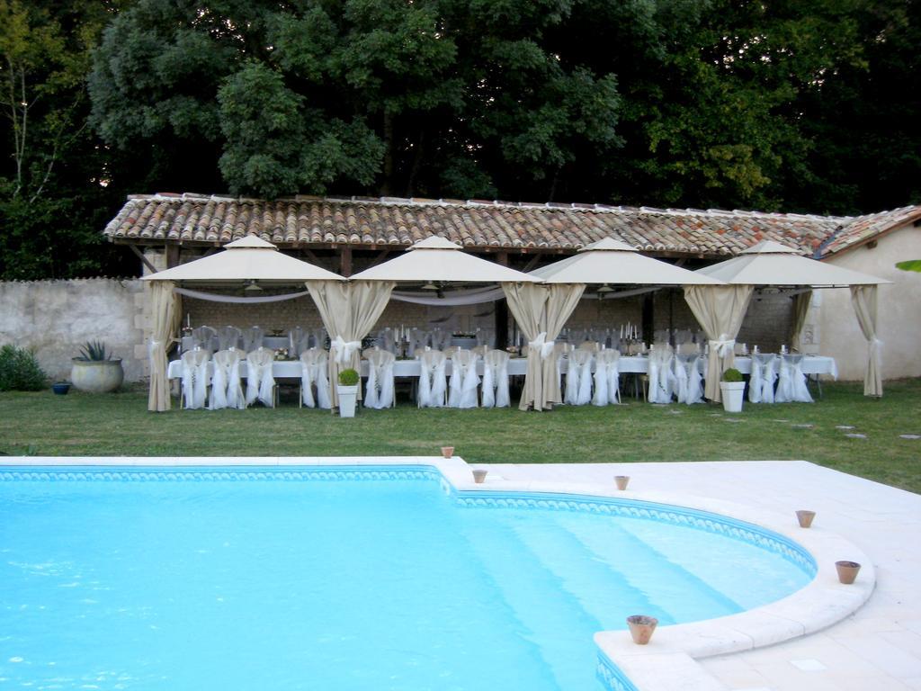 Chateau De Puyrigaud Acomodação com café da manhã Léoville Exterior foto