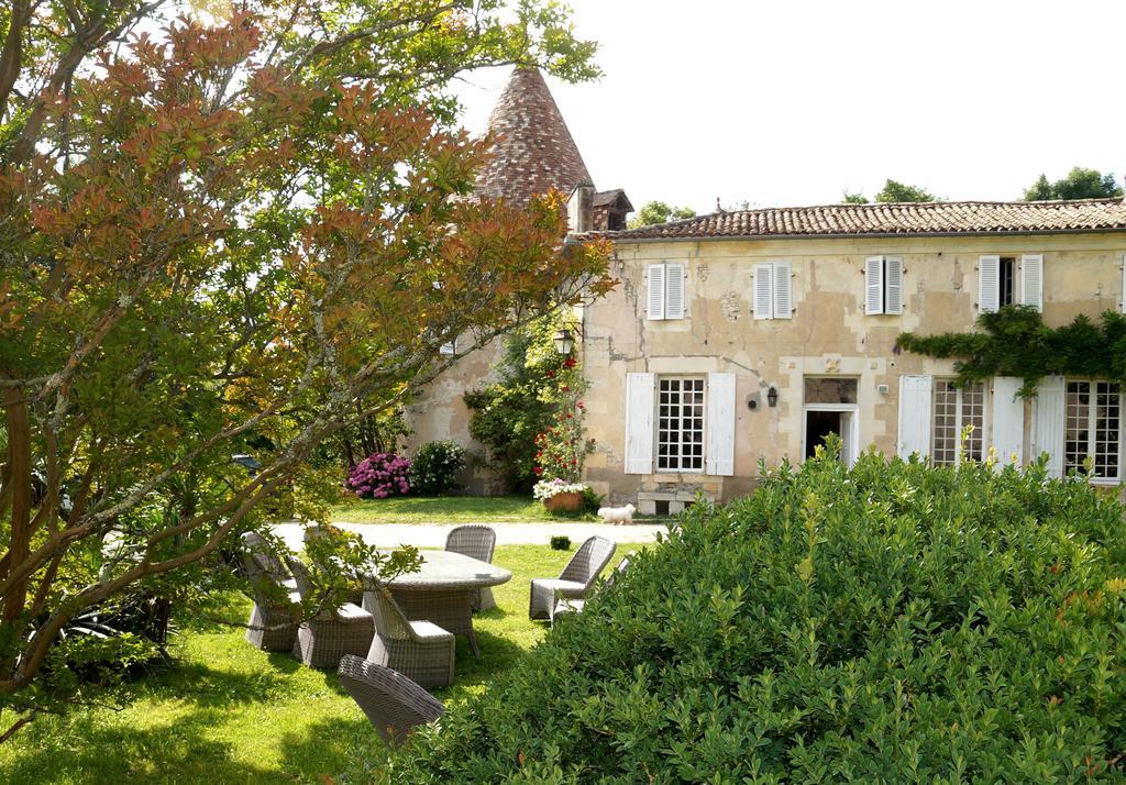 Chateau De Puyrigaud Acomodação com café da manhã Léoville Exterior foto